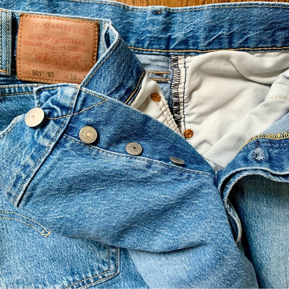 Levi 501 Purposely distressed (blank Red tab) - Picture 9 of 11